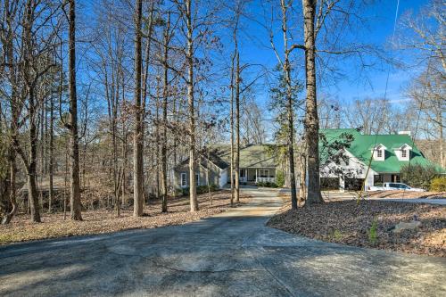 Lavonia Lake House with Private Dock and Bonfire! Lavonia Lake House with Private Dock and Bonfire!