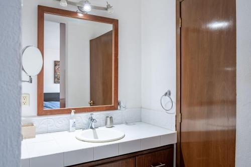 Upscale Mexico City Condo, Fantastic Location, Fast WiFi
