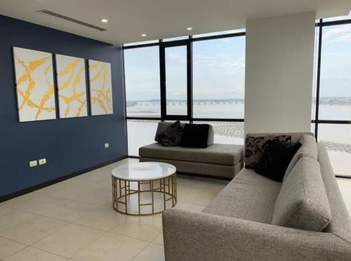 EcuSuites lll PentHouse BELLINI River View Santa Ana