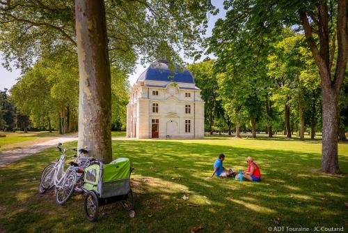 สภาพแวดล้อมโดยรอบ, Gite le Petit Puits à Richelieu (Gite le Petit Puits a Richelieu) in รีเชอลีเยอ