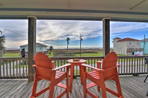 Crystal Beach Bungalow with Balcony and Grill! in Crystal Beach, USA