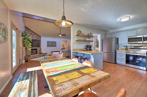 Modern Fayetteville Home Less Than 1 Mi to U of A! in Fayetteville, USA