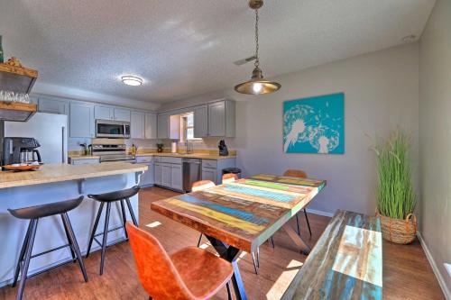 Modern Fayetteville Home Less Than 1 Mi to U of A! in Fayetteville, USA