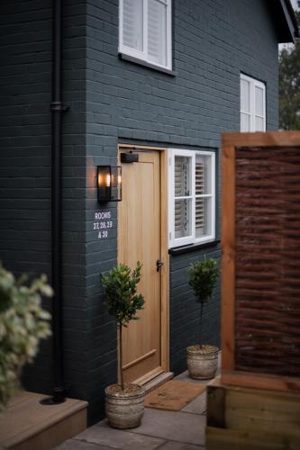 336240555 Hare And Hounds Newbury