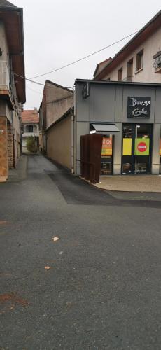 View, appart cosy,calme a 2 pas du centre de montbrison in Montbrison