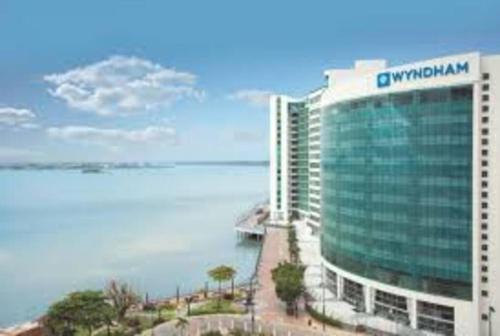 ECUsuite Ejecutiva River1 Junto a Hotel Wyndham