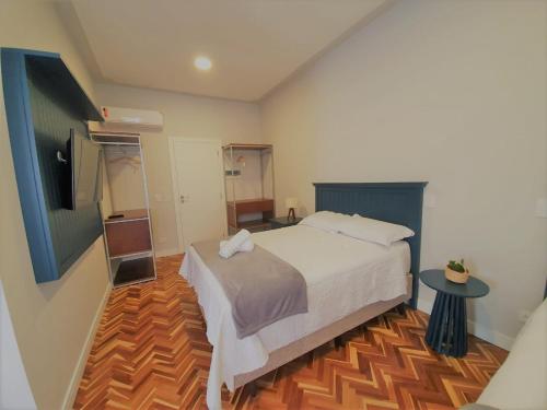1 double bed, 2 twin beds