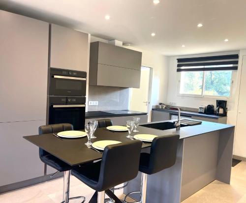 BnB Renting Le Cedre spacious studio in Cannes with a balcony WIFI and AC