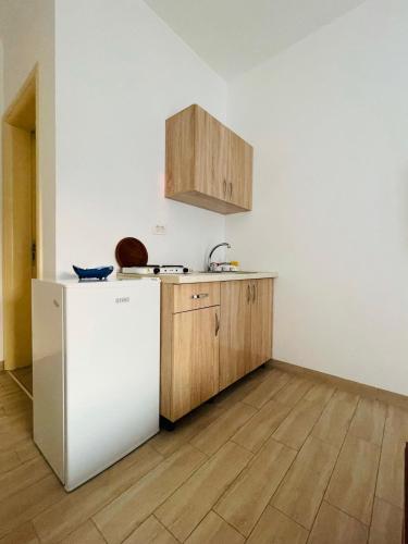 Kitchen, Apart Hotel White Pearl in Dubrava