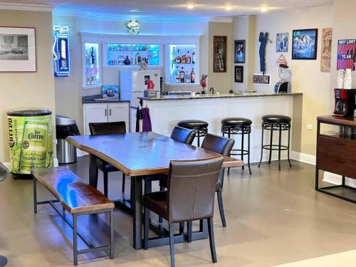 Stylish Underground Retreat w Projector Pool Table etc