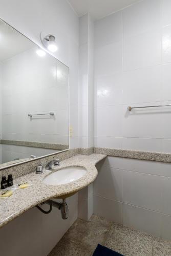 Omar do Rio - TN 239/301: Grande Apartamento p/ Ate 10 pessoas, Internet 240mbps, Workstation, Smart