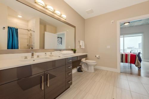 2BR Apartment near Convention Center - No Balcony apts