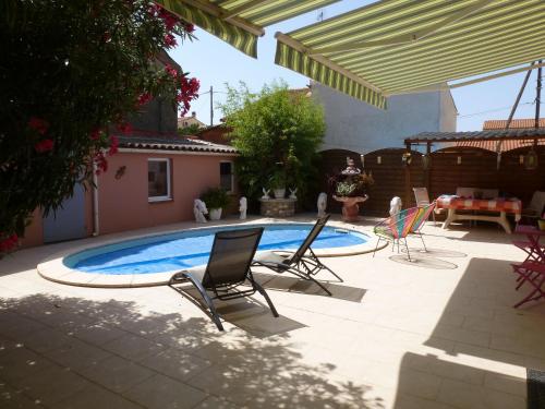 Villa avec piscine 10 minutes des plages gîte à louer Peyrestortes