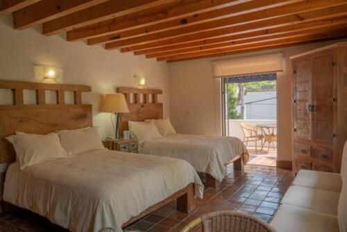 2 double beds