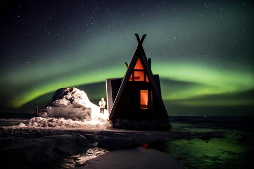 Modern Viking Cabin, luxurious, secluded, off-grid