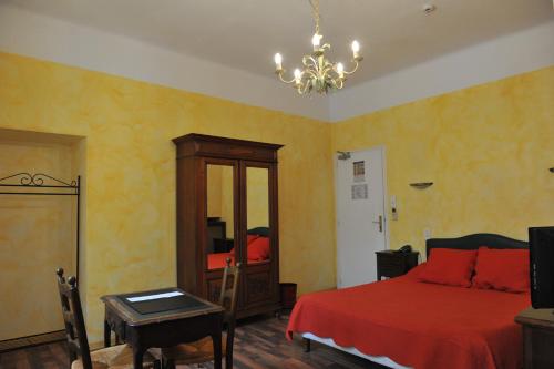 1 queen bed
