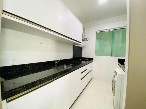 Apartamento 2 quartos sendo 1 suite 80 metros da praia