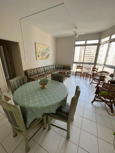 APARTAMENTO NA RUA DA PRAIA COM VISTA PARA O MAR