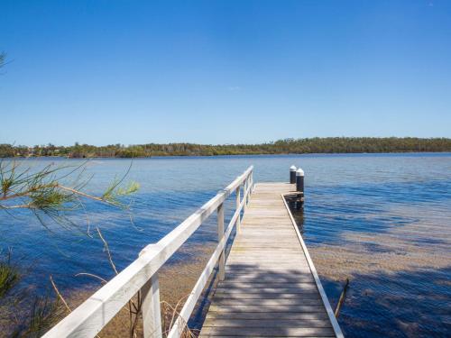 Bayview I Absolute Waterfront with Jetty I 5 Mins to Hyams Beach