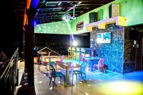 Restaurant, Homey Lodge in Kenyase