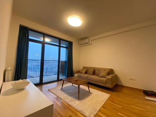 BW one bedroom apartment with parking
