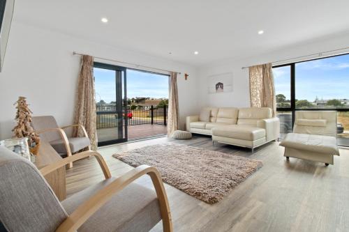 Sandy Shores - Waihi Beach Holiday Home