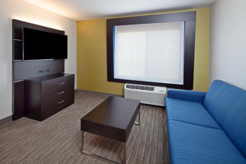 Holiday Inn Express & Suites Oakland - Airport, an IHG Hotel