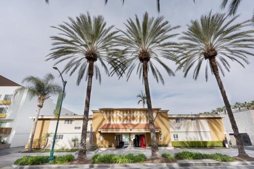 . Americas Best Value Inn & Suites Anaheim