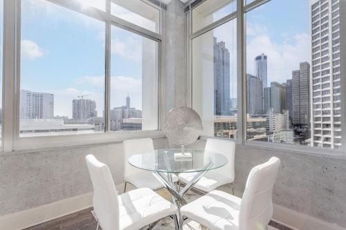 Dazzling Downtown City View Suite