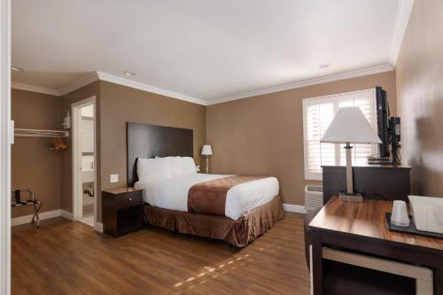 Americas Best Value Inn & Suites Anaheim - image 12