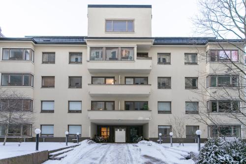2ndhomes 3 Bedroom Apartment with Balcony in Bulevardi