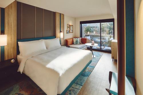 Standard King Room with Garden View