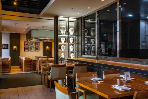 Restaurant, Amwaj Rotana Jumeirah Beach in Dubai