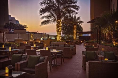 Bar/lounge, Amwaj Rotana Jumeirah Beach in Dubai