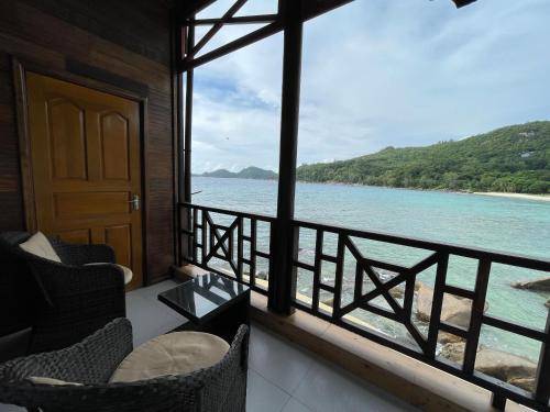Villa Chez Batista – Anse Takamaka, SC