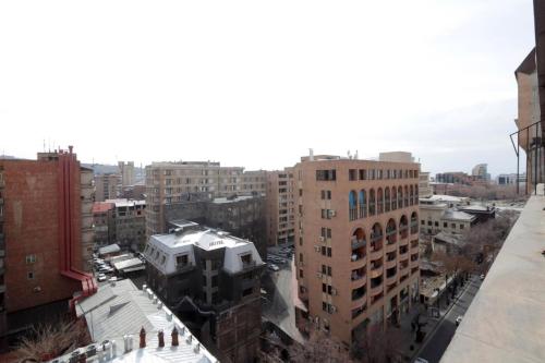 North Avenue -BIG Apartment