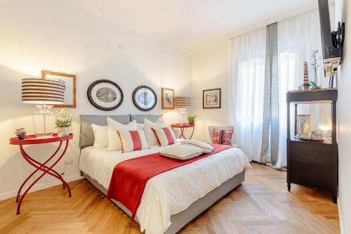 Graziella LUXURY APARTMENT 2 bedrooms Terrace and Private Parking downtown Lucca - image 2