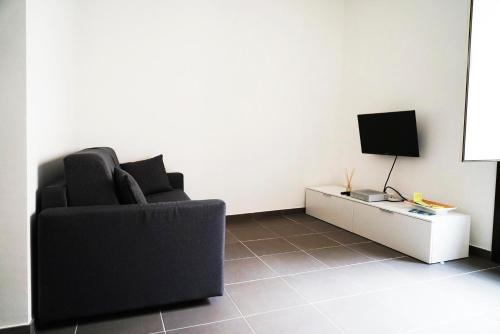 Superior One-Bedroom Apartment with Balconette image 9
