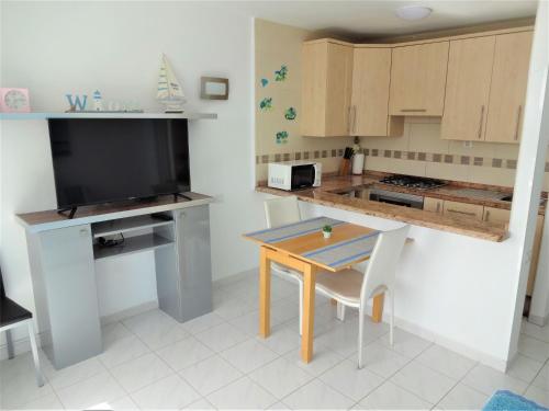 South facing with sea view and free WIFI in Playa Honda heart of Las Americas 2