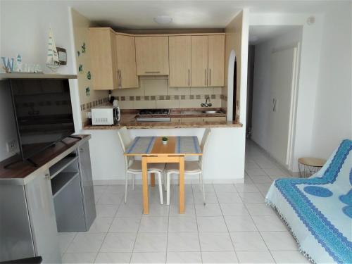 South facing with sea view and free WIFI in Playa Honda heart of Las Americas 4