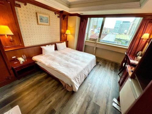 Standard Double Room image 4