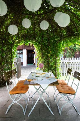 Kert, Hotel Schrenkhof in Unterhaching