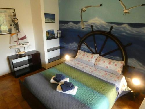 1 queen bed, 2 twin beds