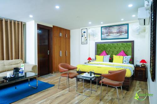 room detail thumbnail 1