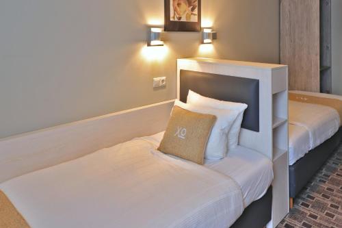 Economy Twin Room image 5