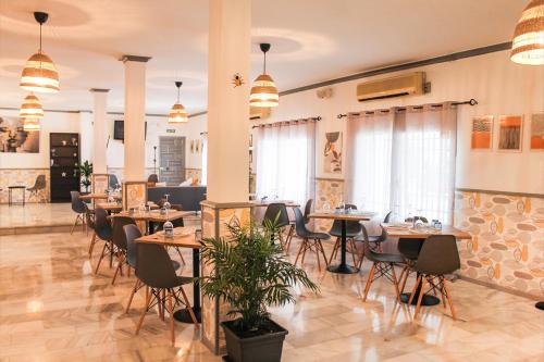 Étterem, Hotel Restaurante Vía Sevilla - Cádiz by MA 22 Puntos (Hotel Restaurante Via Sevilla - Cadiz by MA 22 Puntos) in El Cuervo