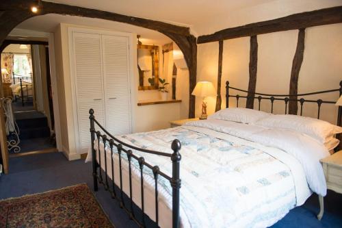 Meddlars a historic cottage on the countryside edge of a vibrant Market Town