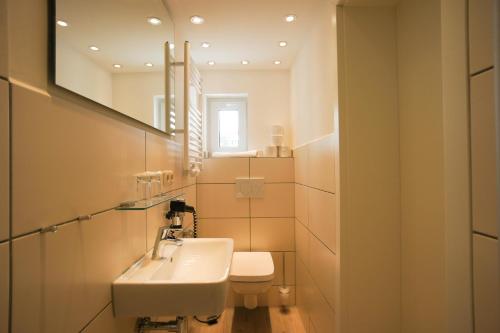 Double Room image 10