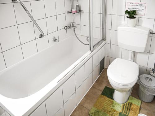 Gemütliche Privatzimmer mit geteiltem Bad, Küche und Garten, Mnichov (fotografie 10)