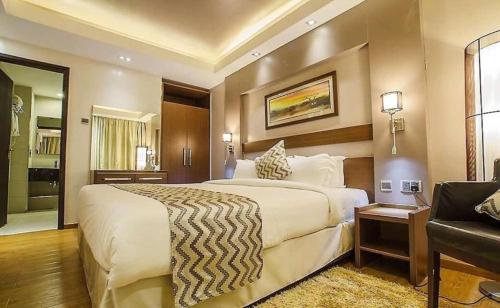 Suite, executive